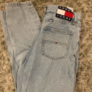 Tommy Hilfiger high waisted mom jeans (light wash)